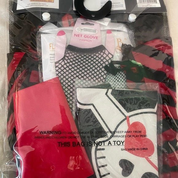 Pirate Girl Costume - Red and Black - Picture 3 of 3